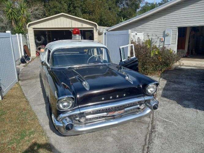 Chevrolet-210-1957-BlackWhite-Blue-3