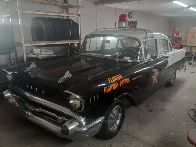 Chevrolet-210-1957-BlackWhite-Blue-5