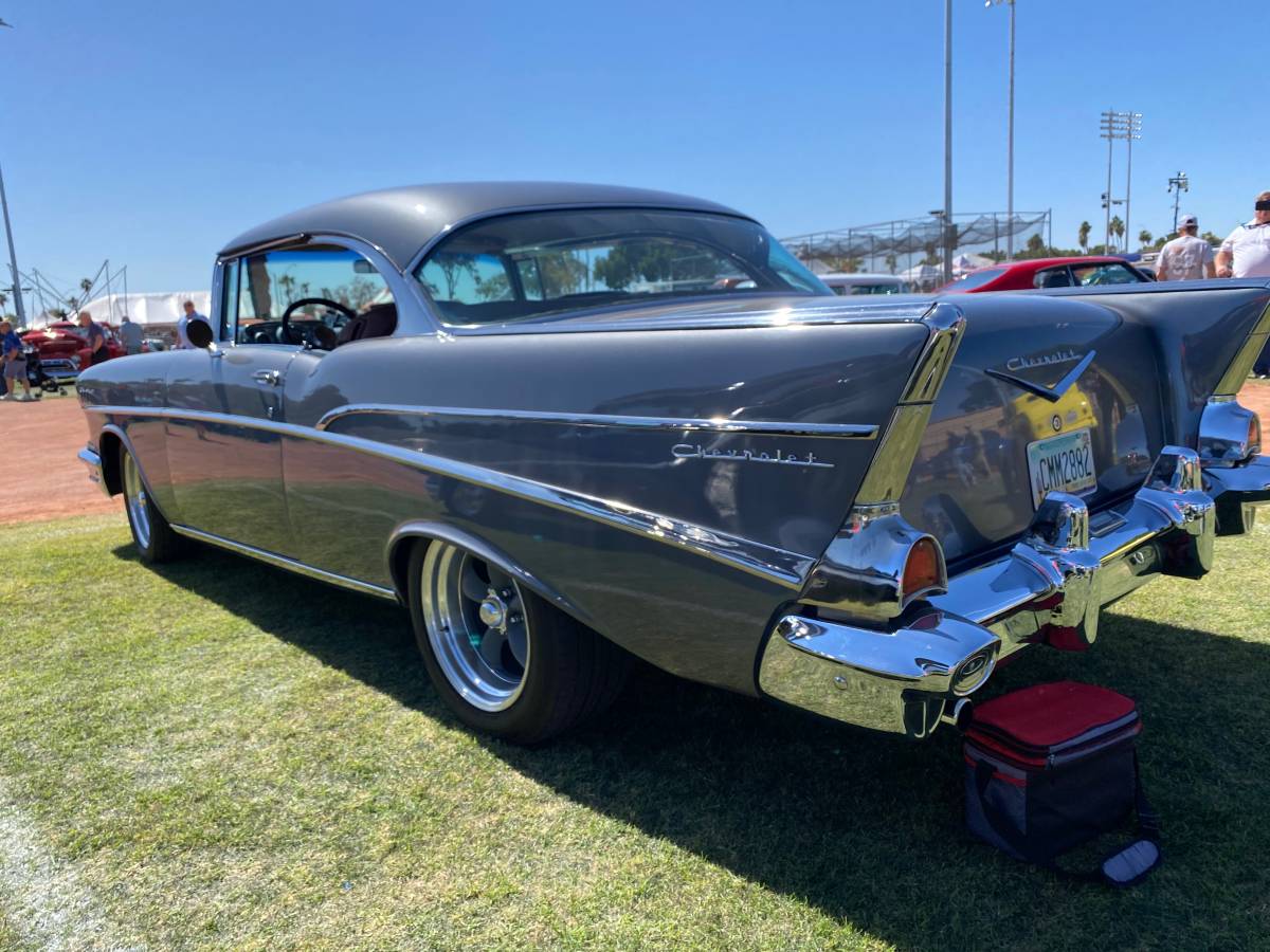 Chevrolet-210-1957-custom-11