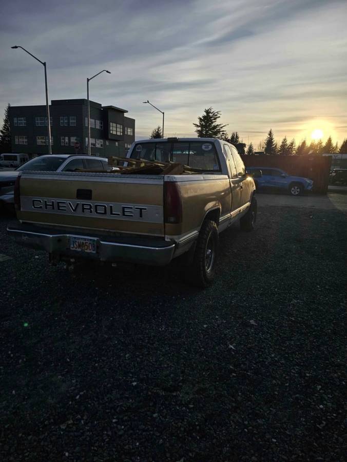 Chevrolet-2500-1990-brown-2