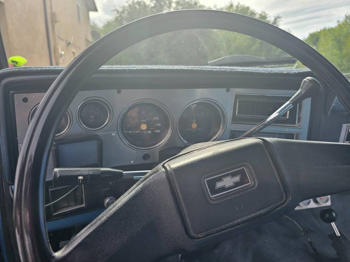 Chevrolet-2500-scottsdale-1984-10