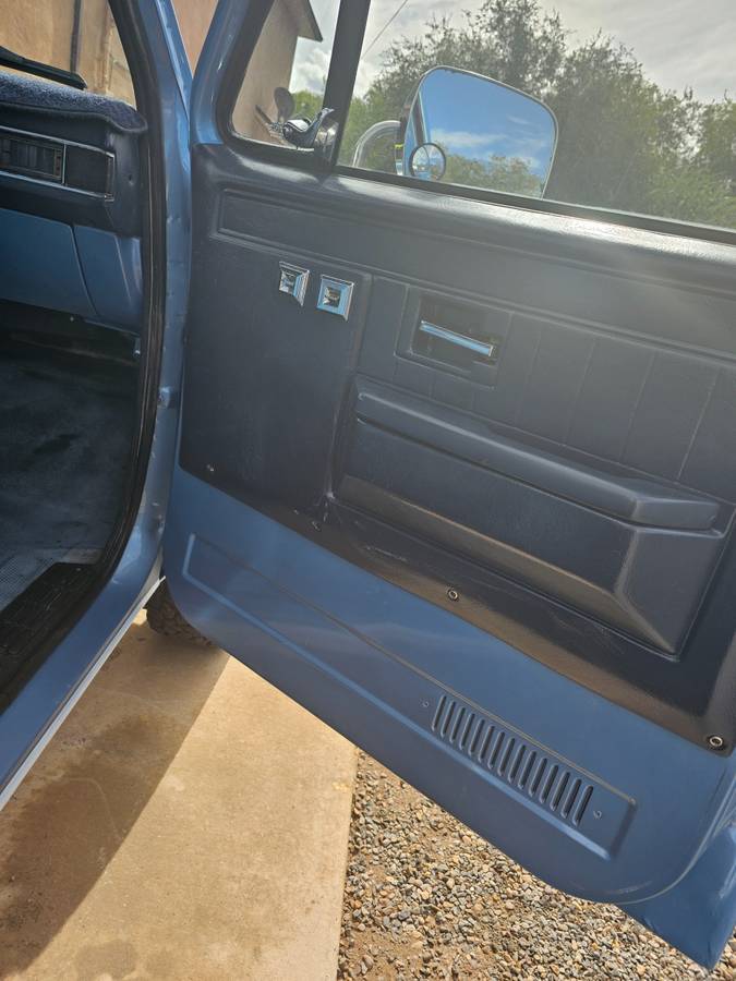 Chevrolet-2500-scottsdale-1984-14