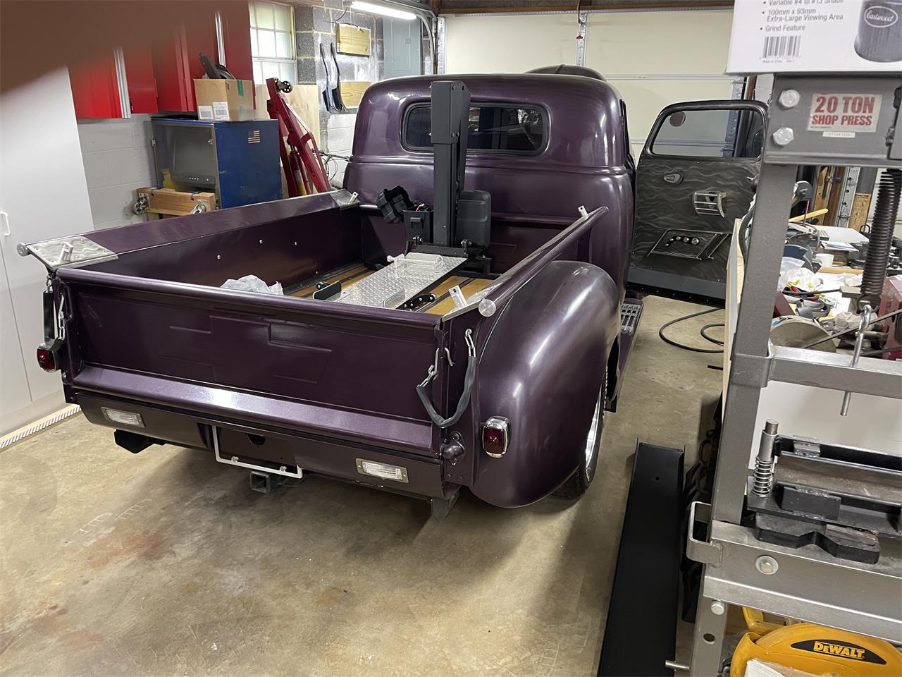 Chevrolet-3100-1948-Purple-Grey-Seats