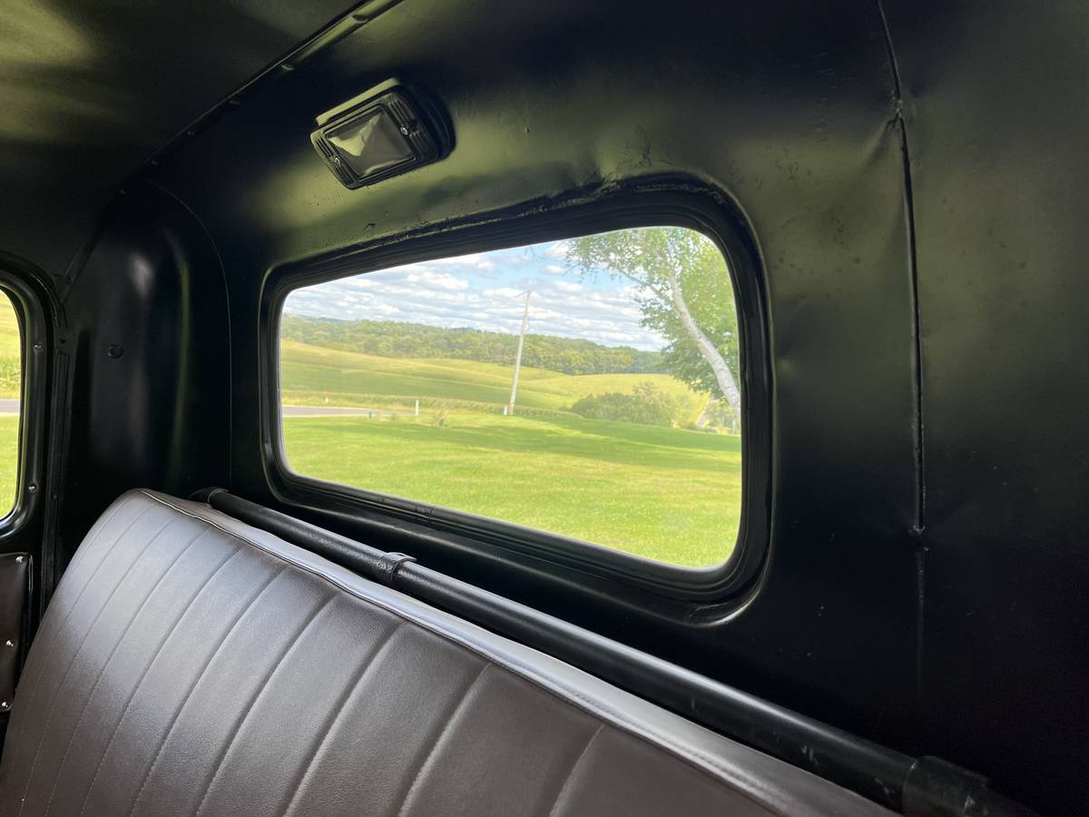 Chevrolet-3100-1952-black-13
