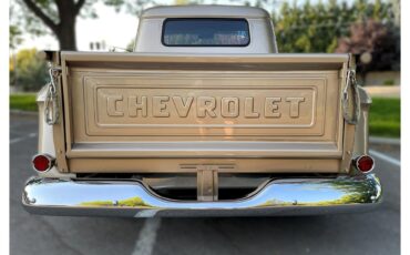 Chevrolet-3100-1957-Champagne-Gold-Saddle-brown-leather-14