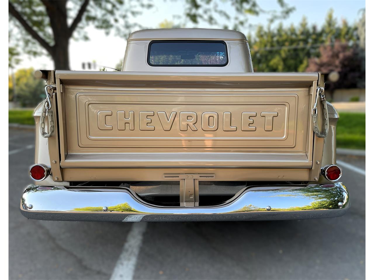 Chevrolet-3100-1957-Champagne-Gold-Saddle-brown-leather-14