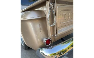Chevrolet-3100-1957-Champagne-Gold-Saddle-brown-leather-27