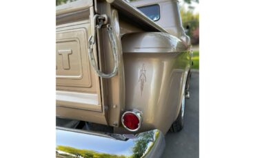 Chevrolet-3100-1957-Champagne-Gold-Saddle-brown-leather-28