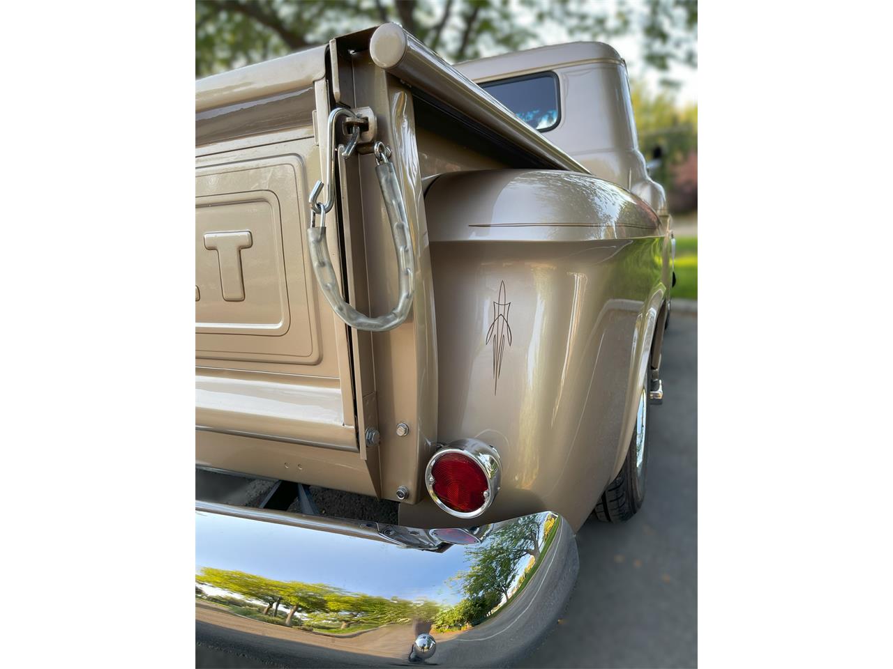 Chevrolet-3100-1957-Champagne-Gold-Saddle-brown-leather-28