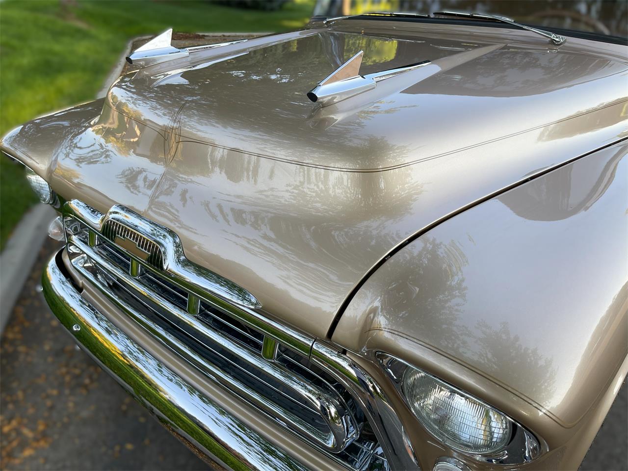 Chevrolet-3100-1957-Champagne-Gold-Saddle-brown-leather-3