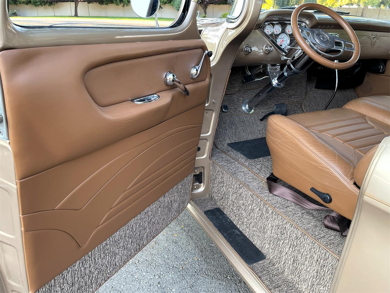 Chevrolet-3100-1957-Champagne-Gold-Saddle-brown-leather-33