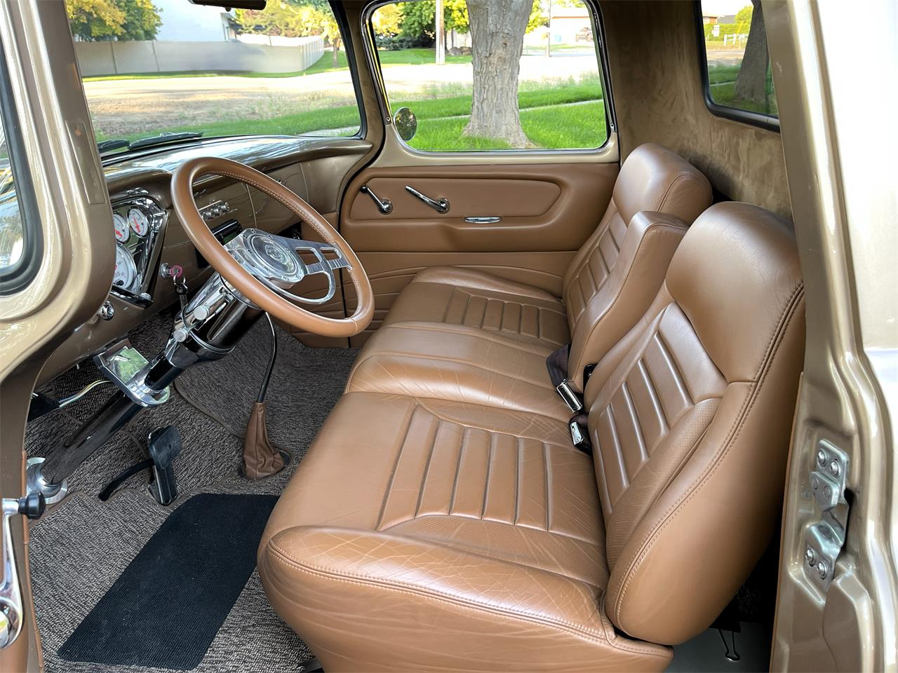 Chevrolet-3100-1957-Champagne-Gold-Saddle-brown-leather-34