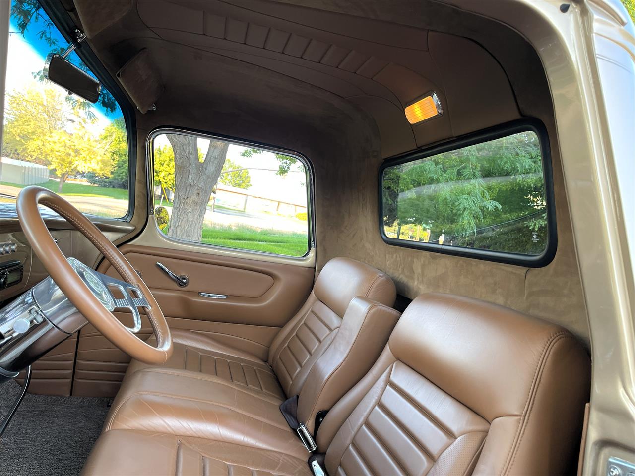 Chevrolet-3100-1957-Champagne-Gold-Saddle-brown-leather-35