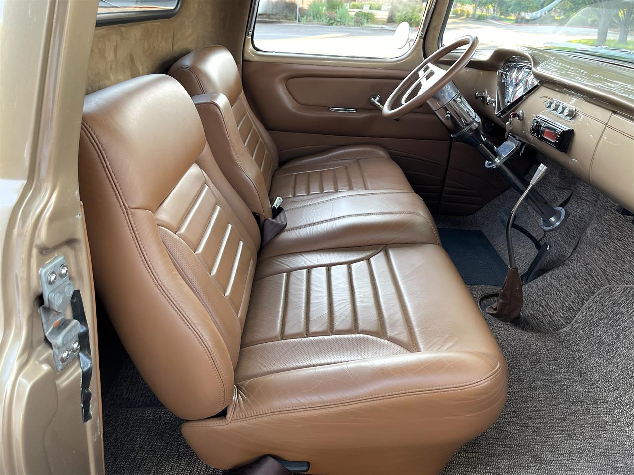 Chevrolet-3100-1957-Champagne-Gold-Saddle-brown-leather-39
