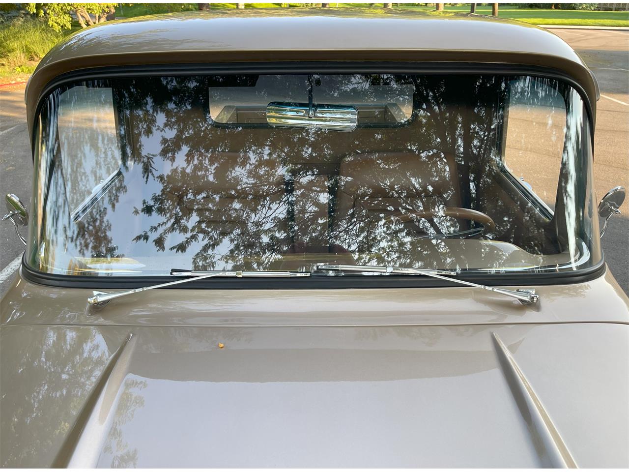 Chevrolet-3100-1957-Champagne-Gold-Saddle-brown-leather-4