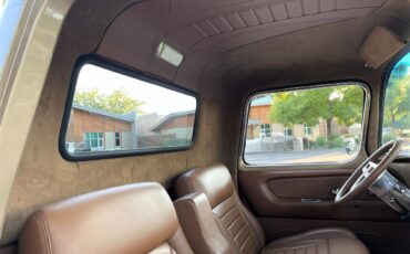 Chevrolet-3100-1957-Champagne-Gold-Saddle-brown-leather-40