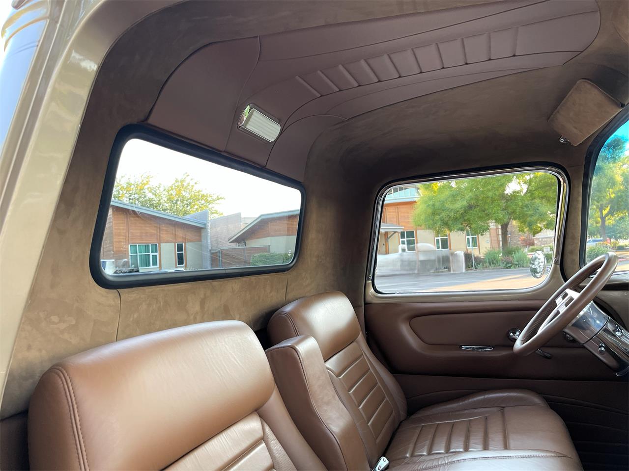 Chevrolet-3100-1957-Champagne-Gold-Saddle-brown-leather-40