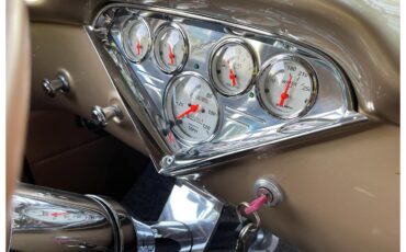 Chevrolet-3100-1957-Champagne-Gold-Saddle-brown-leather-41