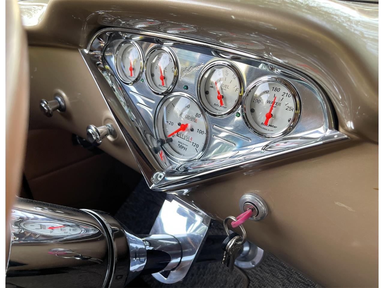 Chevrolet-3100-1957-Champagne-Gold-Saddle-brown-leather-41