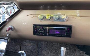 Chevrolet-3100-1957-Champagne-Gold-Saddle-brown-leather-42
