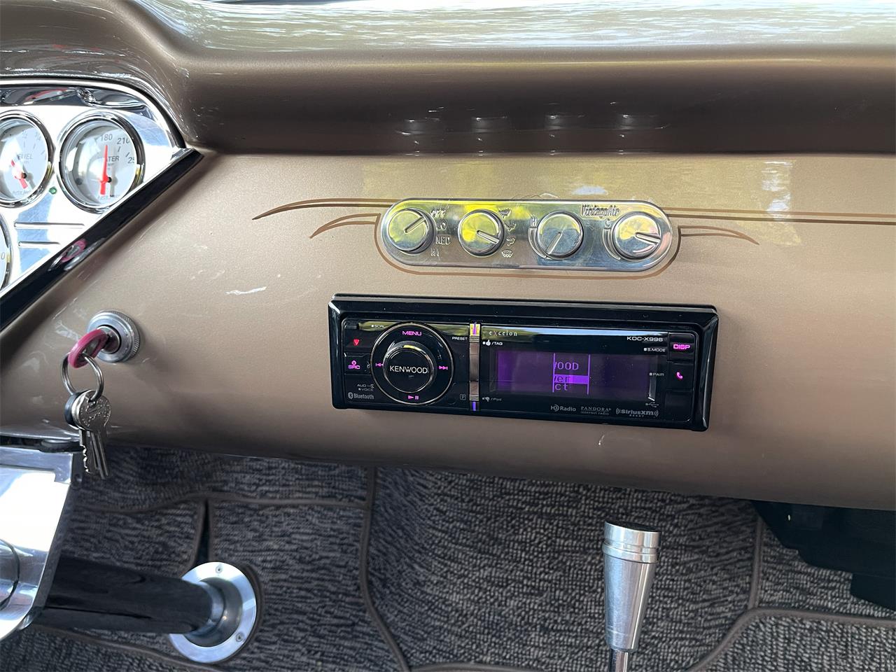 Chevrolet-3100-1957-Champagne-Gold-Saddle-brown-leather-42