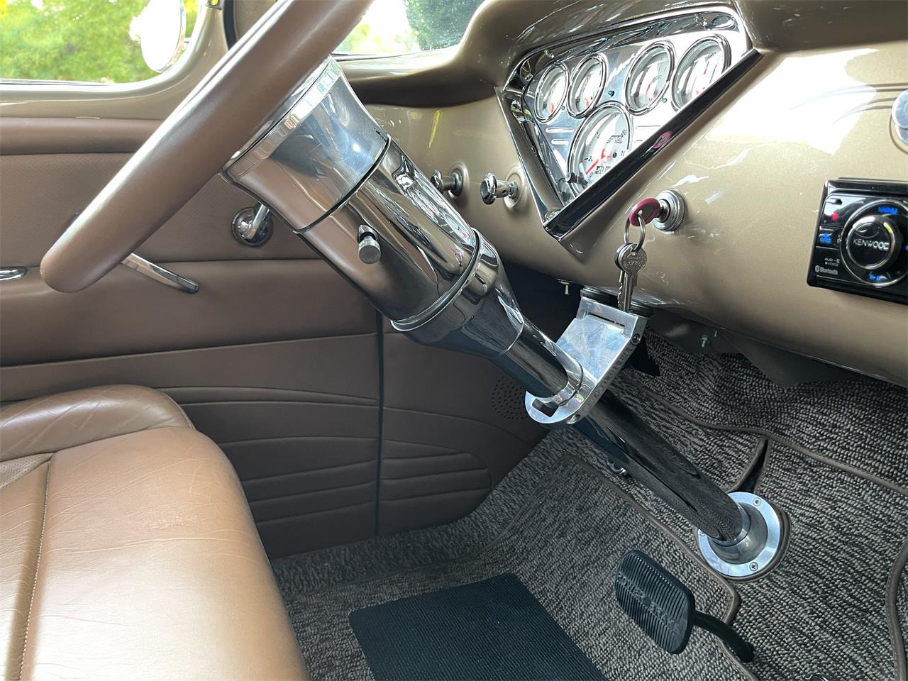 Chevrolet-3100-1957-Champagne-Gold-Saddle-brown-leather-44