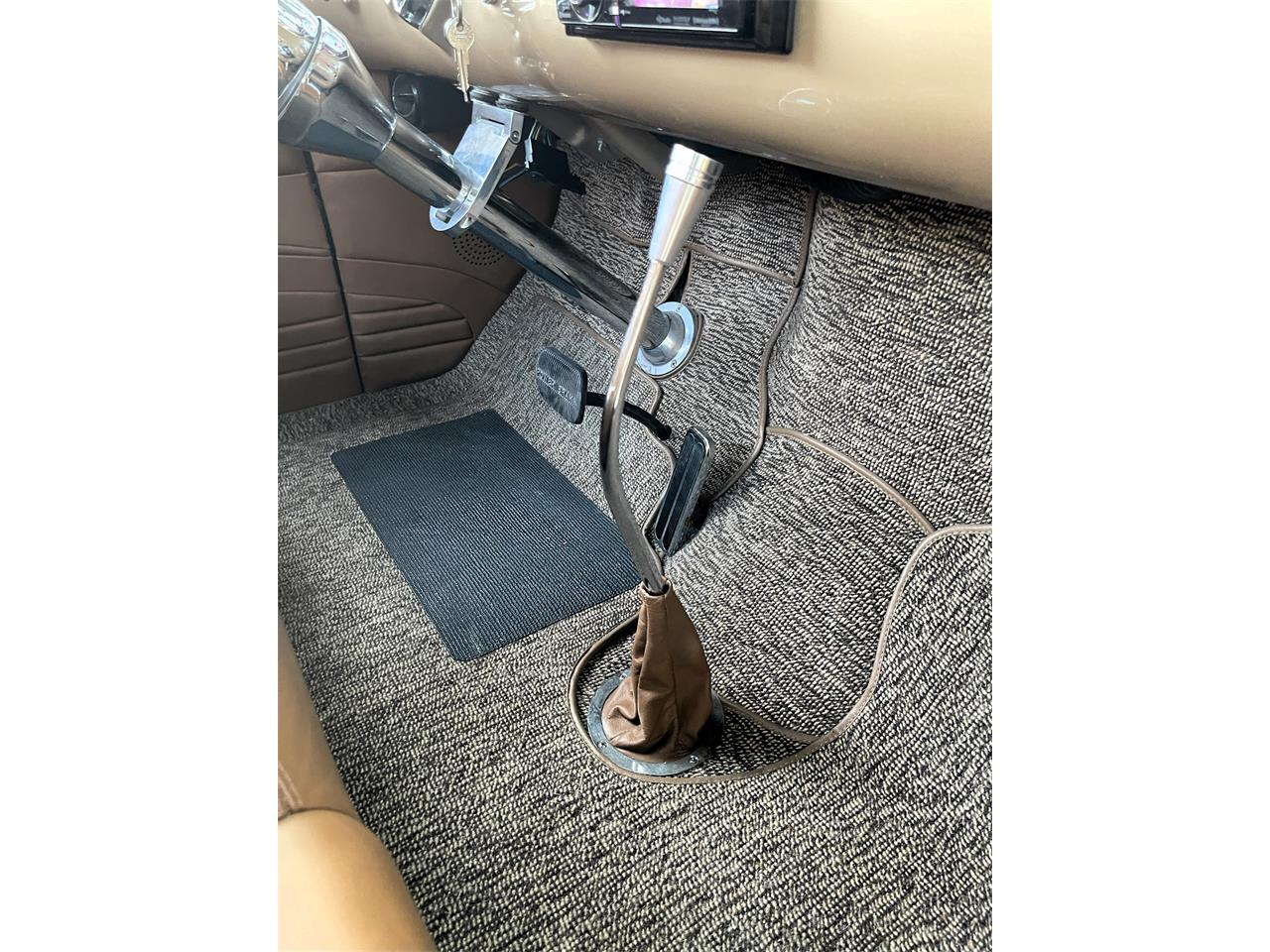Chevrolet-3100-1957-Champagne-Gold-Saddle-brown-leather-45