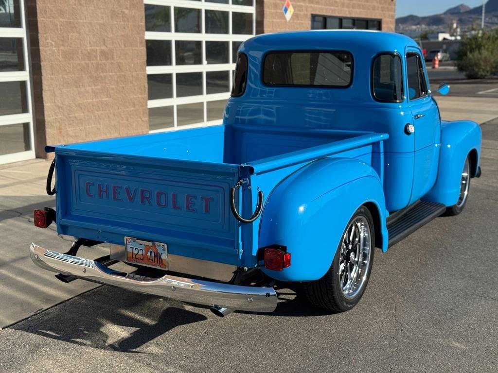 Chevrolet-3100-restomod-pickup-1950-blue-16