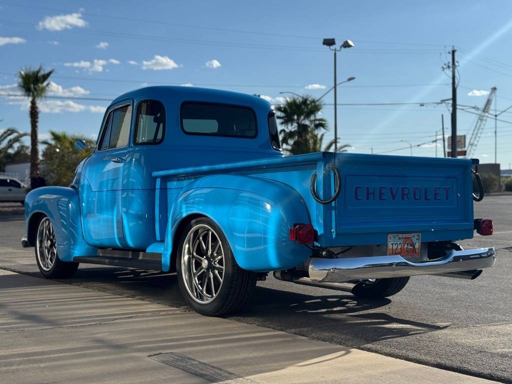 Chevrolet-3100-restomod-pickup-1950-blue-5
