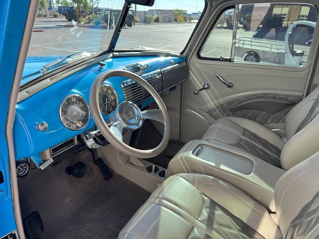 Chevrolet-3100-restomod-pickup-1950-blue-7
