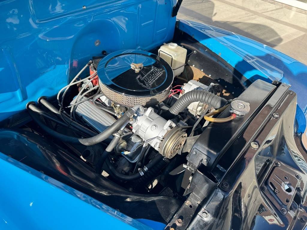 Chevrolet-3100-restomod-pickup-1950-blue-74