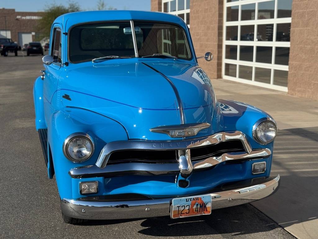 Chevrolet-3100-restomod-pickup-1950-blue-80