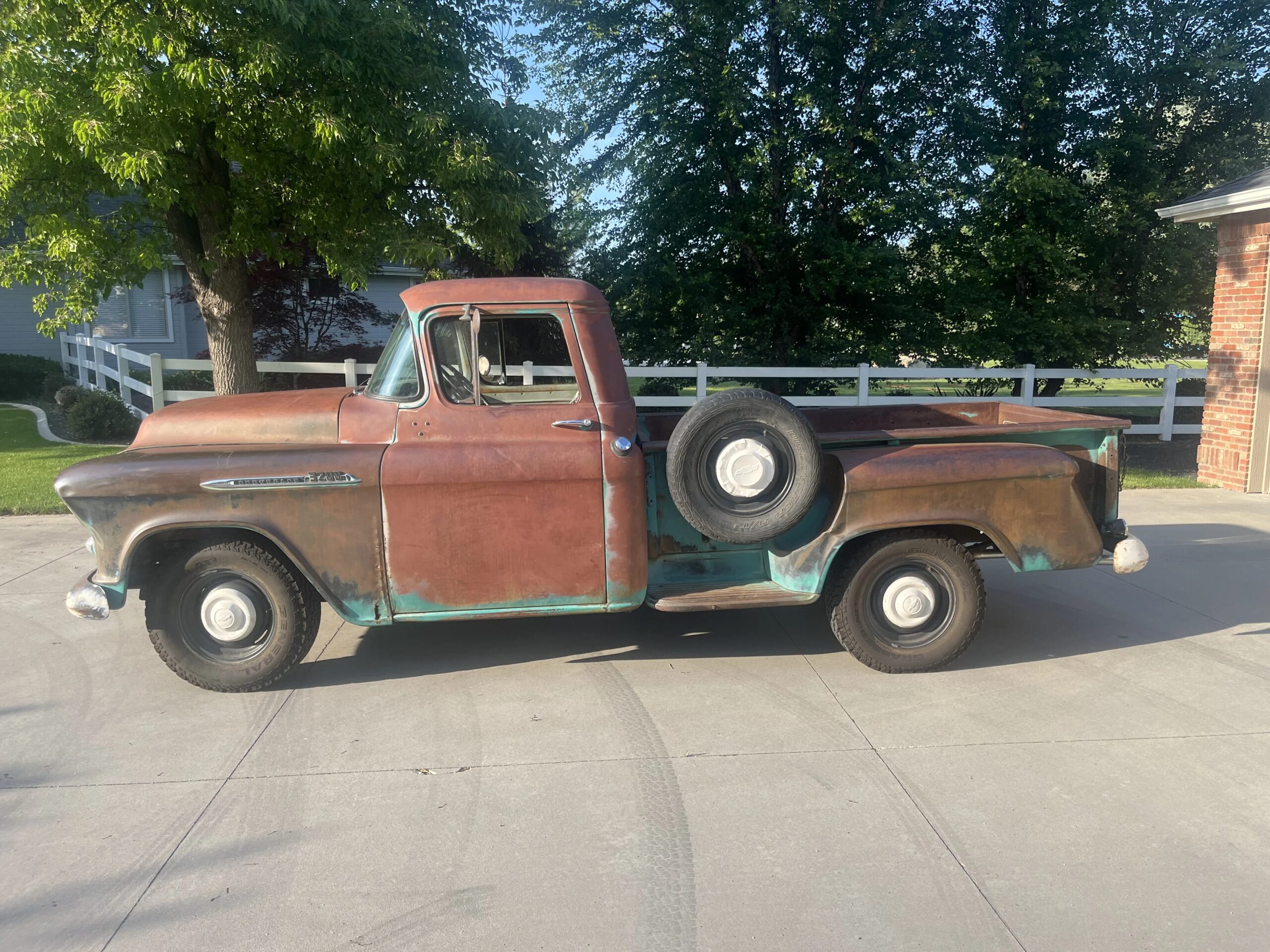 Chevrolet-3200-1955-Other-Beige