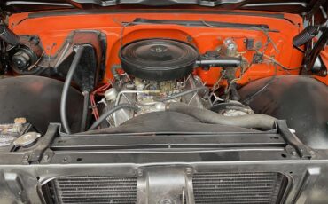 Chevrolet-34-ton-pickup-1970-Orange-and-White-Black-12