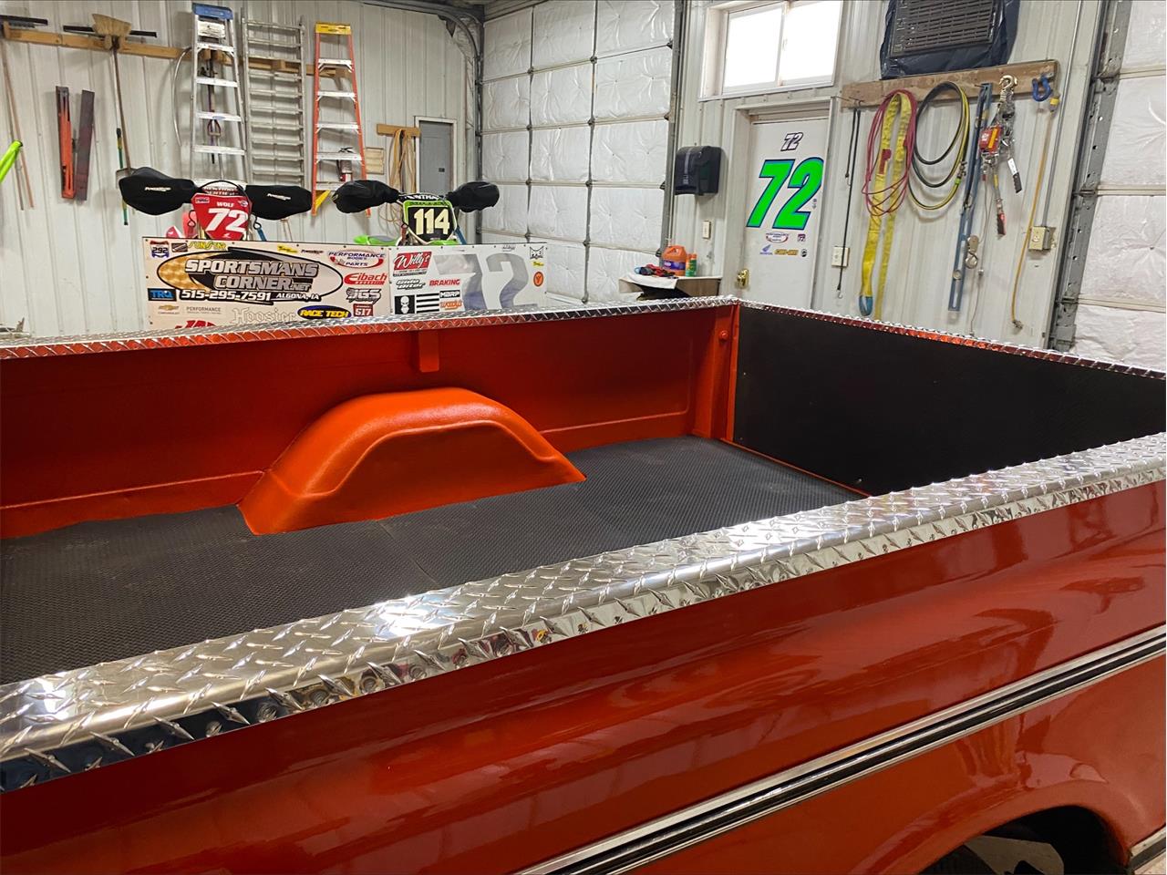 Chevrolet-34-ton-pickup-1970-Orange-and-White-Black-16