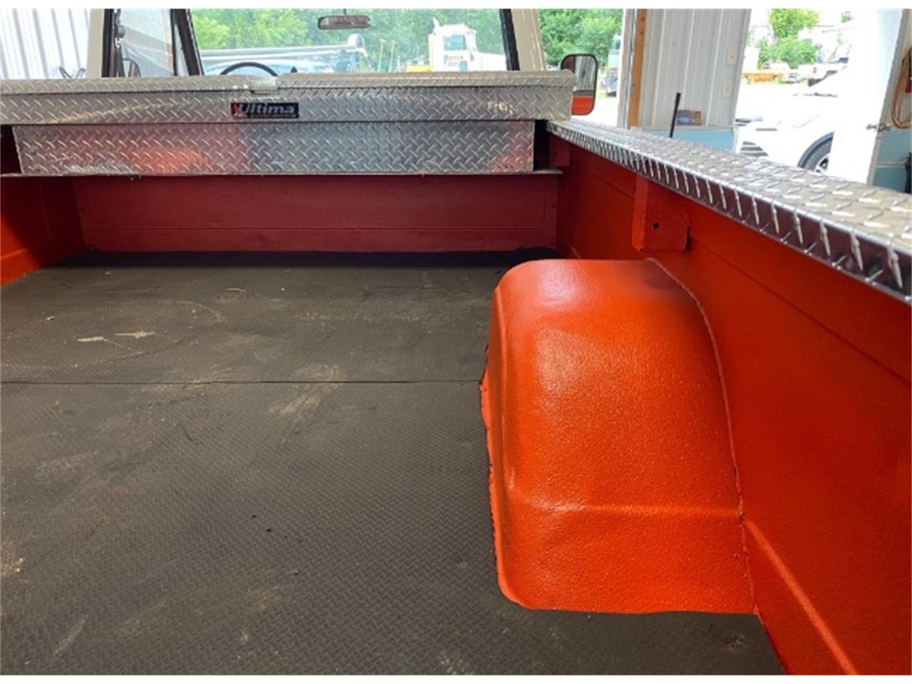Chevrolet-34-ton-pickup-1970-Orange-and-White-Black-19