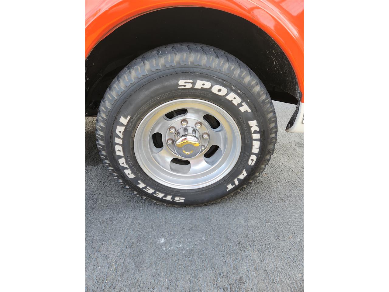 Chevrolet-34-ton-pickup-1970-Orange-and-White-Black-20