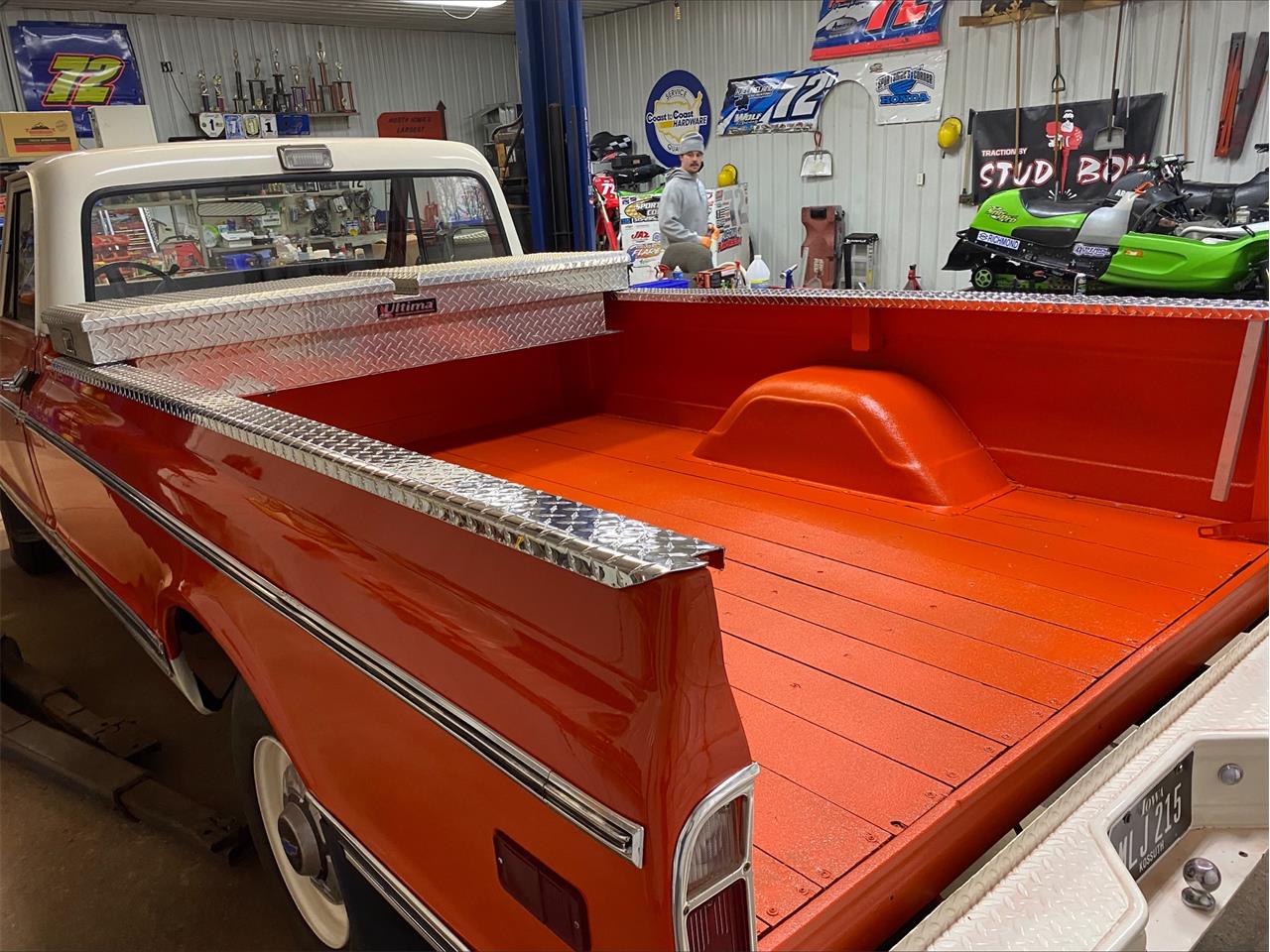 Chevrolet-34-ton-pickup-1970-Orange-and-White-Black-4