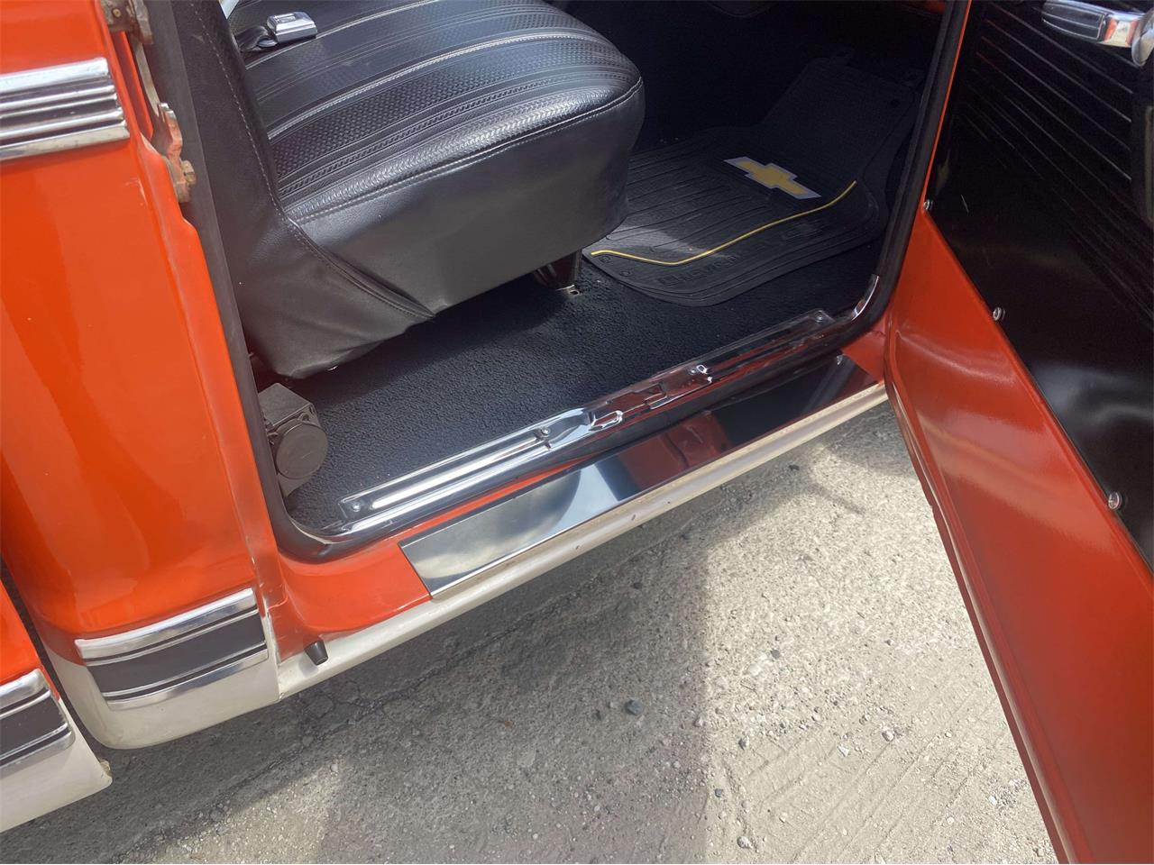 Chevrolet-34-ton-pickup-1970-Orange-and-White-Black-9