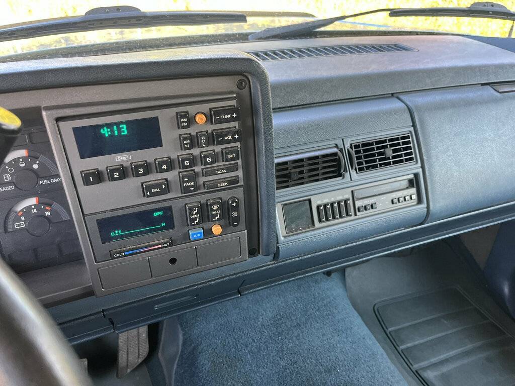 Chevrolet-34-ton-pickups-1989-blue-15