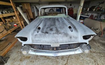 Chevrolet-4-door-sedan-1957-grey-6