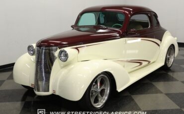 Chevrolet-5-window-1937-Burgundy-Cream-1