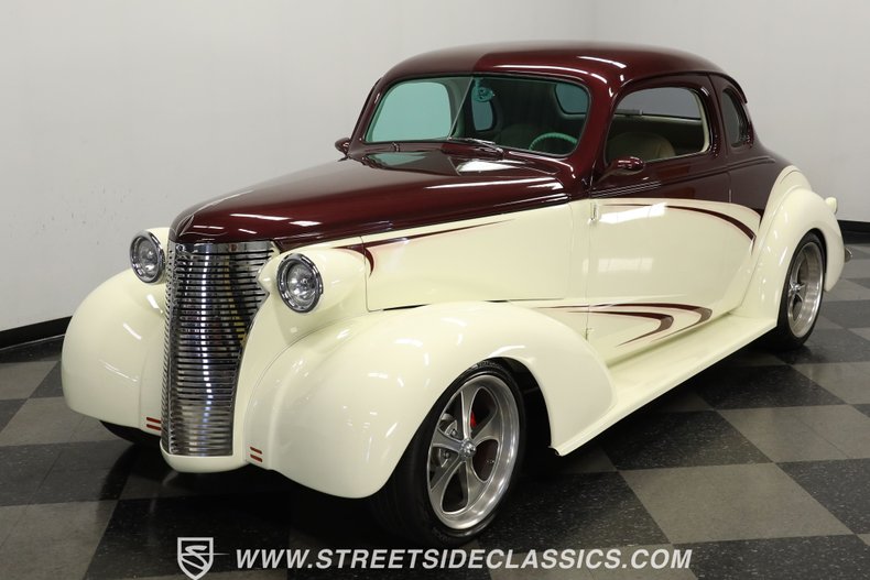 Chevrolet-5-window-1937-Burgundy-Cream-1