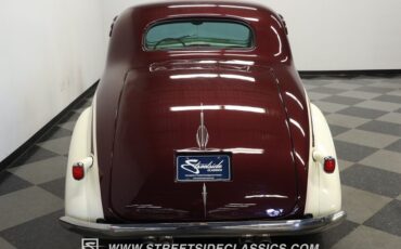 Chevrolet-5-window-1937-Burgundy-Cream-10