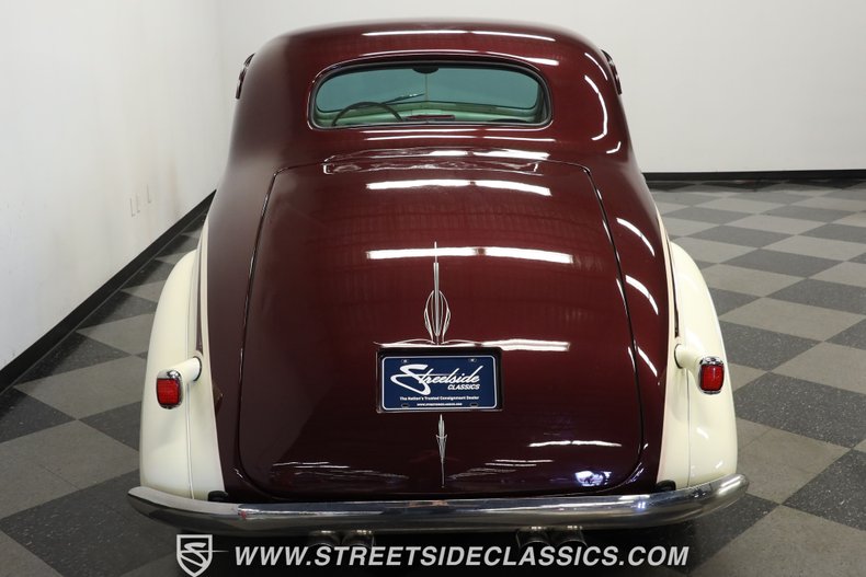 Chevrolet-5-window-1937-Burgundy-Cream-10
