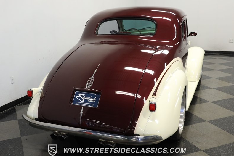 Chevrolet-5-window-1937-Burgundy-Cream-11