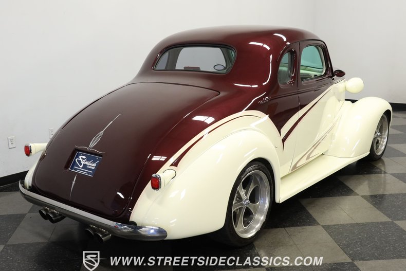 Chevrolet-5-window-1937-Burgundy-Cream-12