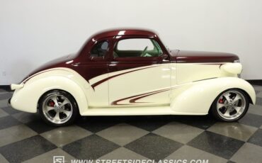 Chevrolet-5-window-1937-Burgundy-Cream-14