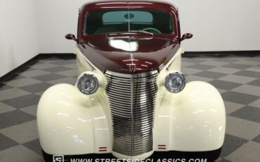 Chevrolet-5-window-1937-Burgundy-Cream-16