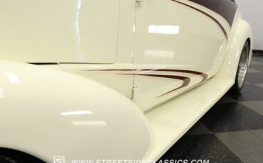 Chevrolet-5-window-1937-Burgundy-Cream-17